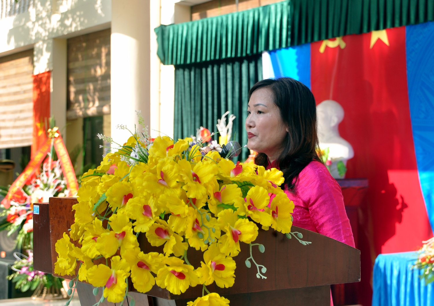 Cô Lê Thị Kim Hoa - PHT đọc thư của CT Nước nhân ngày khai giảng 
