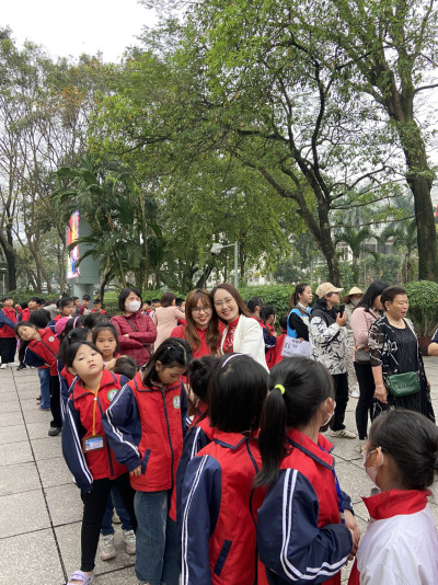 Trường TH Lê Trọng Tấn tổ chức cho học sinh đi tham quan học tập hoạt động ngoại khóa